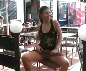 Большая мамочка играет с вибратором порго