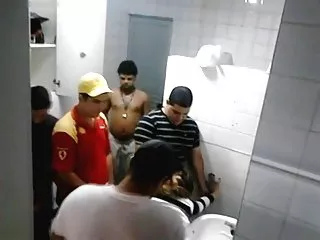 Два малыша купаются порно ролики онлайн смотреть бесплатно в душе, ласкают свою киску